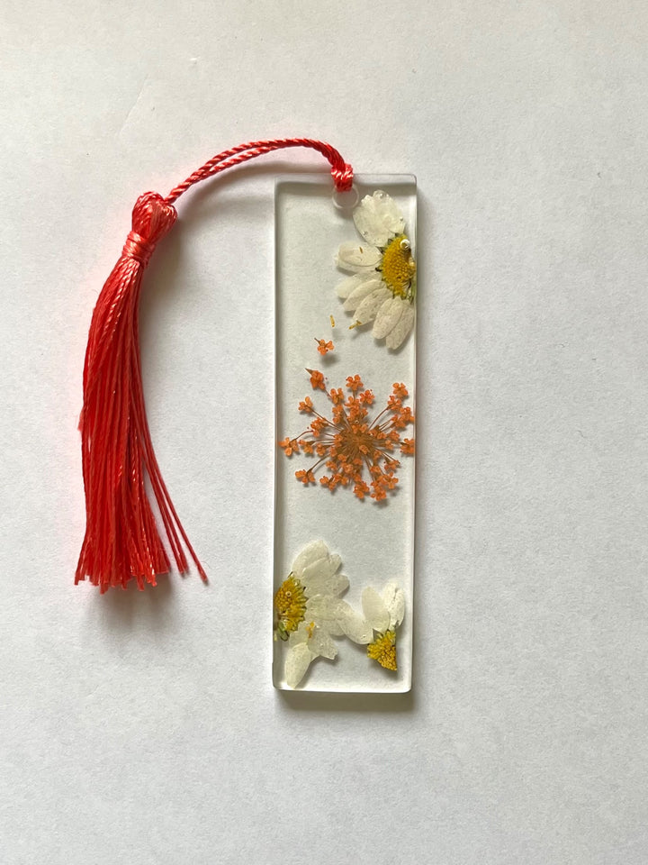 Flower bookmark (peach, small)