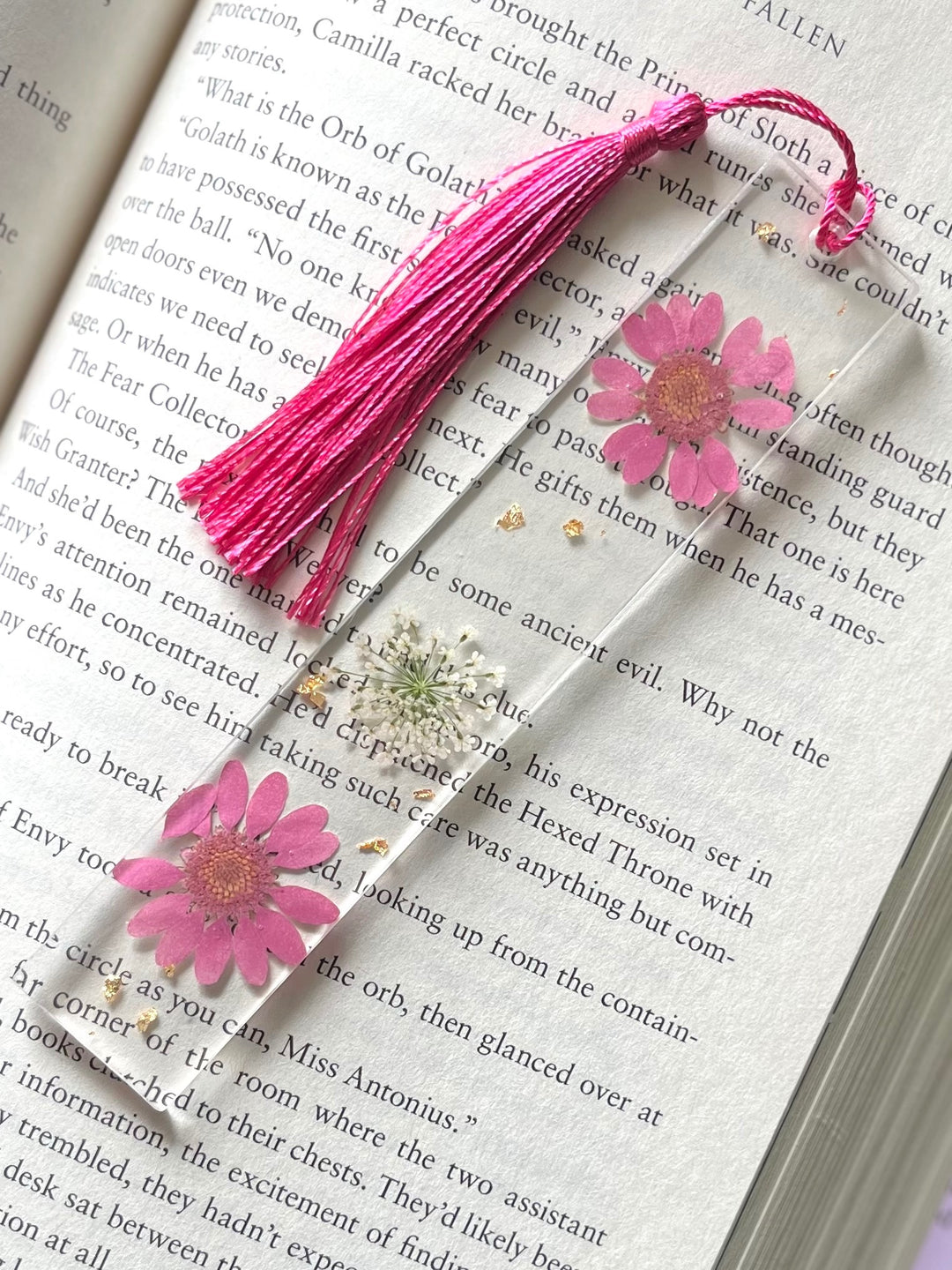 Daisy Bookmark (pink/gold flake)