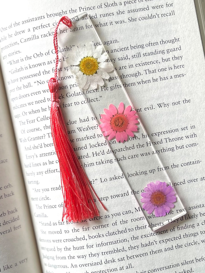 Daisy bookmark (multi color)