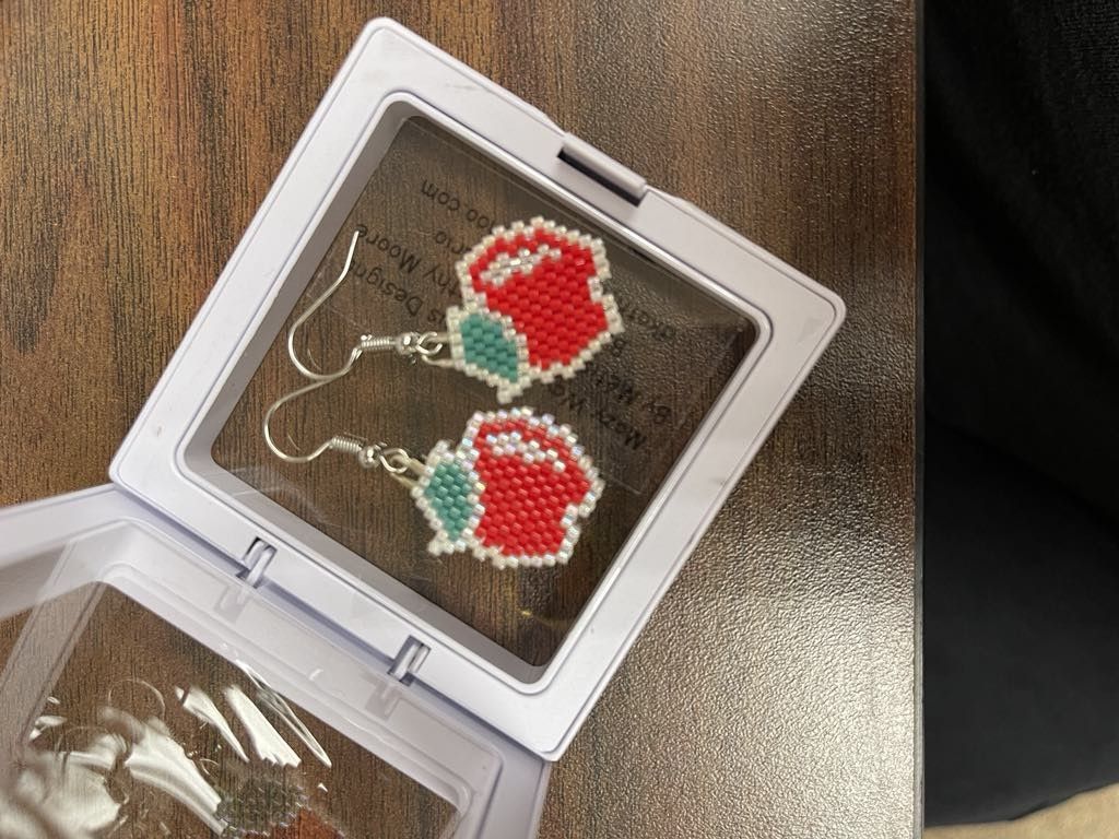 Apple earrings (beaded) - 1