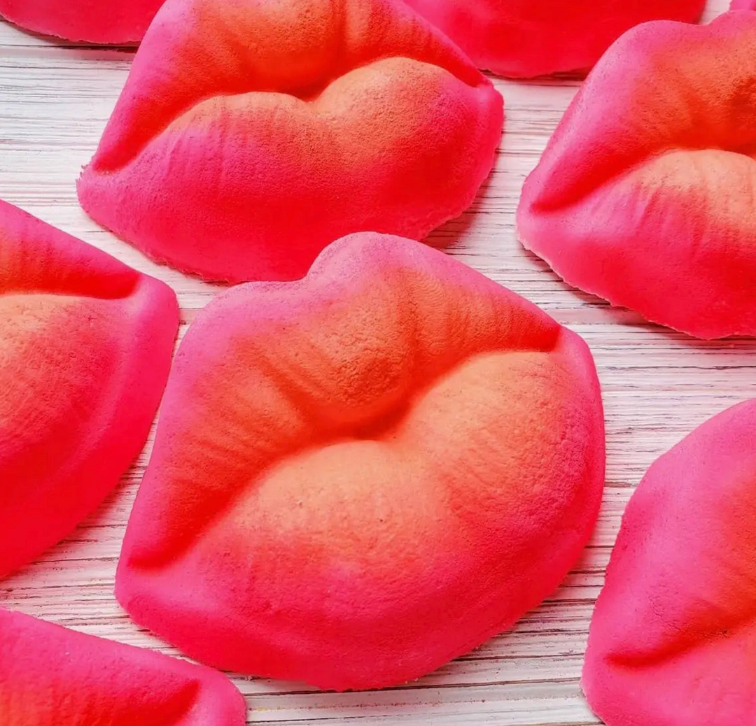 Pucker up bath bomb - 1