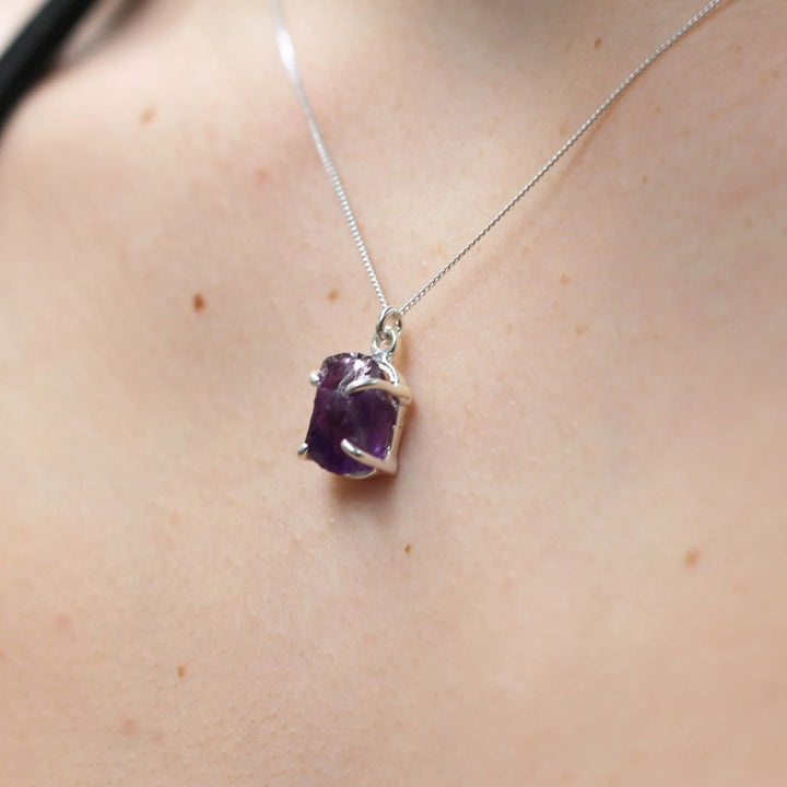 66329a1d0759253713889ea6_bak-amethyst-rough-necklace-3_1747692730240.jpg