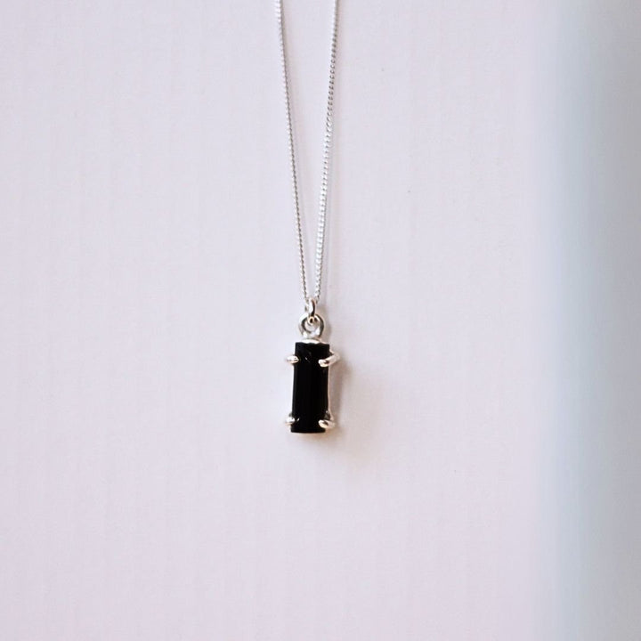 66329a1d0759253713889ea6_bak-rough-tourmaline-necklace-1_1747688577520.jpg