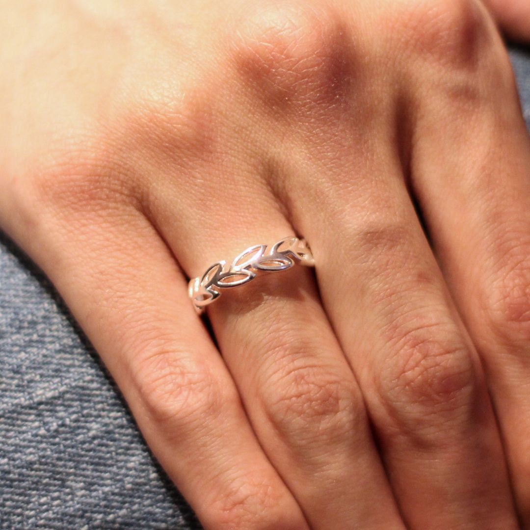 66329a1d0759253713889ea6_bak-silver-leaf-band-1_1747688515037.jpg