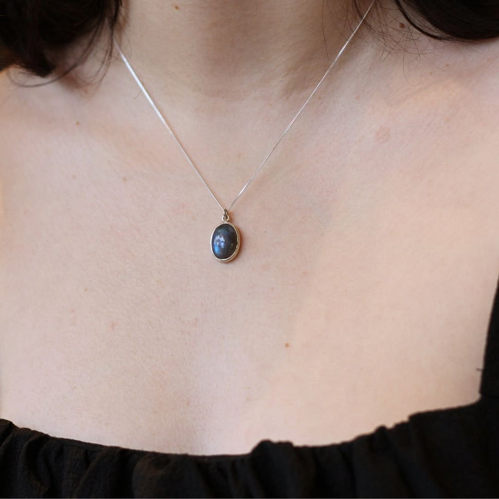 66329a1d0759253713889ea6_bak156-65534-large-oval-labradorite-necklace-2_1747692497075.jpg
