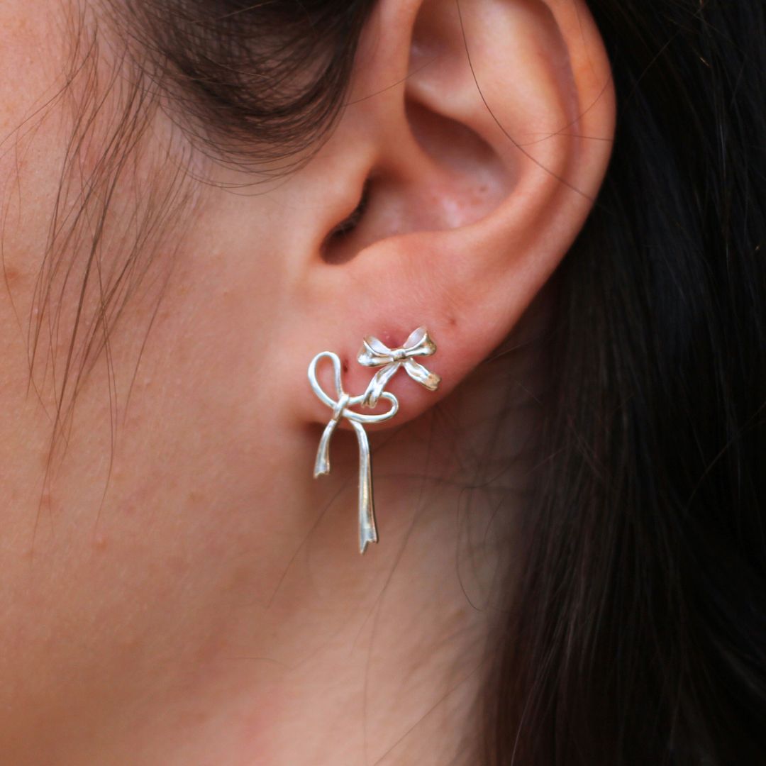 66329a1d0759253713889ea6_bak198-68131-sterling-silver-mini-bow-studs-1_1747692313537.jpg