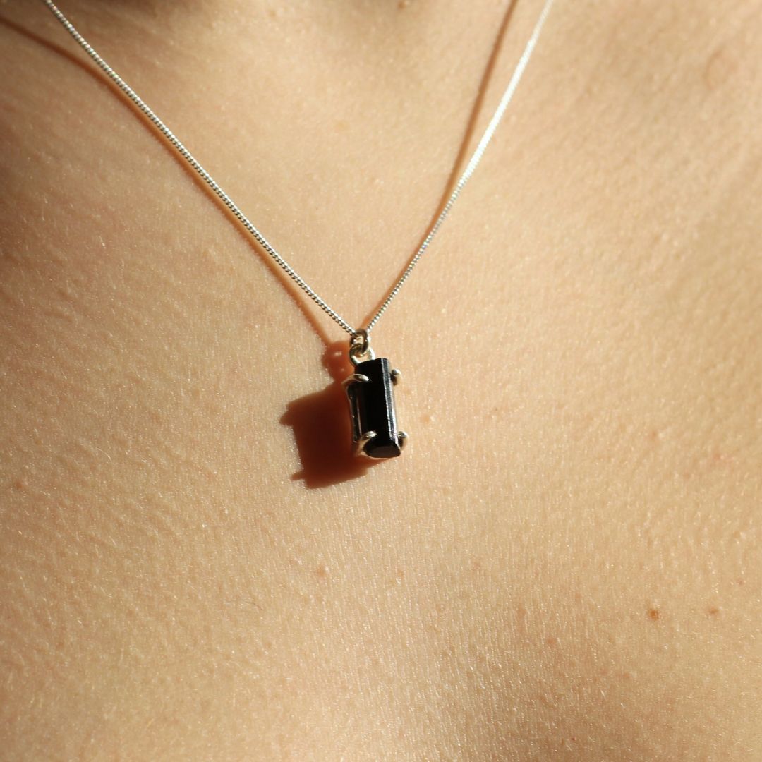 66329a1d0759253713889ea6_bak225-68176-rough-black-tourm-necklace-2_1747687864394.jpg
