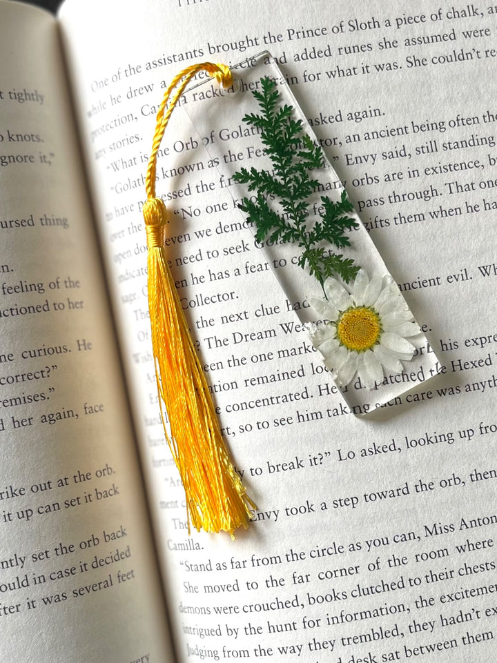 Daisy bookmark (small)