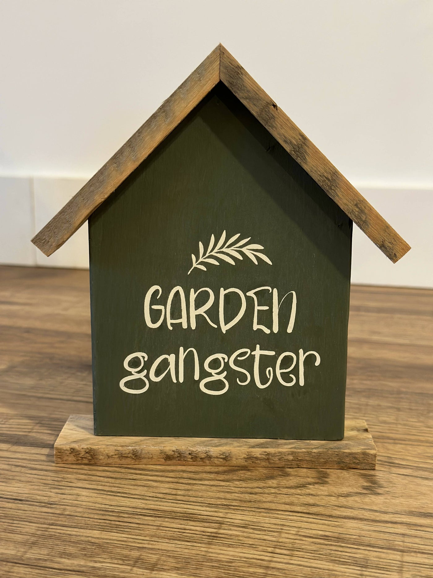 Garden Gangster House Shelf Sitter